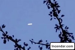 Cigar shaped UFO appears as plane flies over Kansas in bizarre footage